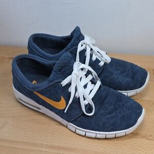 Nike Men's 9.5 Dark Blue and Orange Sneakers